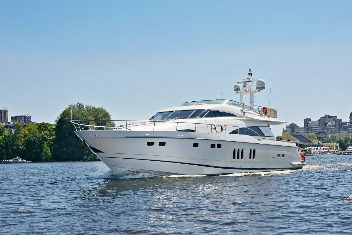 Аренда моторной яхты Fairline Squadron 74 в Москве - Питер